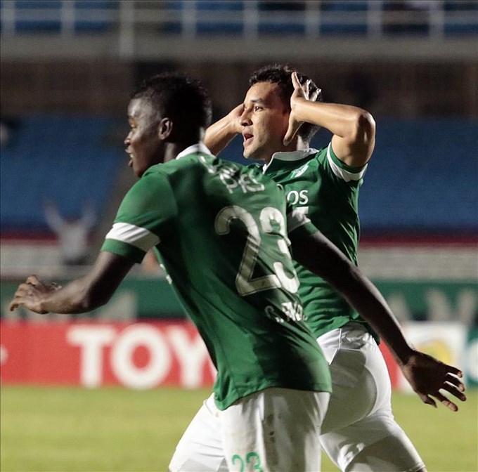 El jugador Nestor Camacho (d) del Deportivo Cali. Foto EFE/Archivo