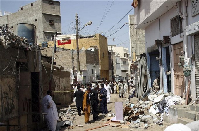 ataque suicida con bomba perpetrado en Karachi (Pakistán) hoy. EFE