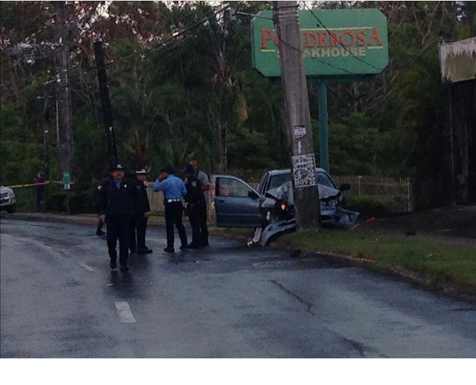 Imagen del automovil del cantante de salsa, Cheo Feliciano, quien murió instantáneamente tras accidentarse en la localidad de Cupey, a las afueras de San Juan, Puerto Rico, hoy jueves 17 de abril de 2014. EFE