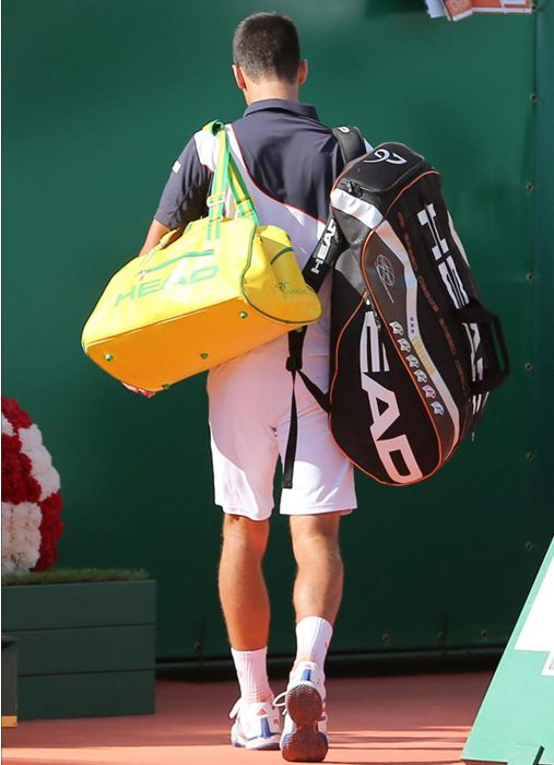 El serbio Novak Djokovic abandona la pista tras perder el partido de semifinales del Abierto de Montecarlo que se disputa en el Roquebrune Cap Martin. EFE/EPA