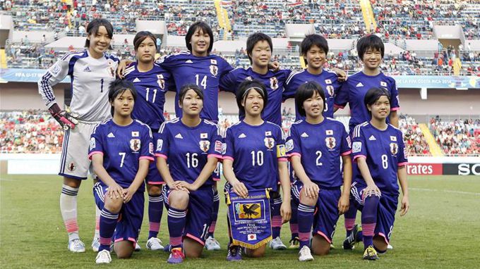Jugadoras japonesas posan para la foto oficial antes del partido ante España por la final del mundial de fútbol sub 17 femenino, en San José (Costa Rica). EFE