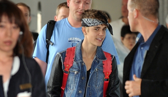 Justin Bieber fue detenido un par de horas en el aeropuerto de los Ángeles