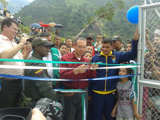 “La trucha” Murillo inauguró la piscina de San Andrés de Cuerquia. 4 Foto Liga Antioqueña de Natación