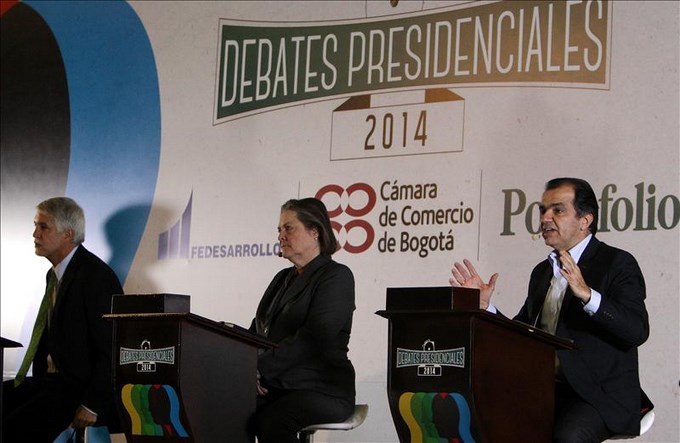 Los candidatos a la presidencia, Enrique Peñalosa (i), Clara López (c), Óscar Iván Zuluaga (d), en Bogotá EFE