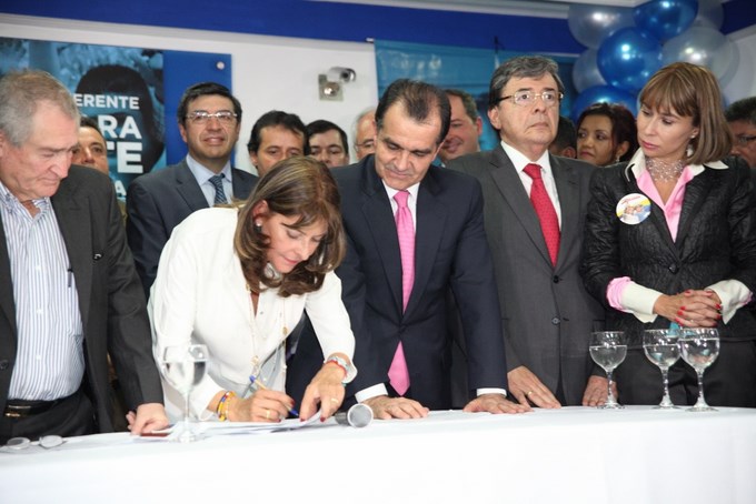 Acta de compromiso por Colombia4 28-05-2014 (Copiar)