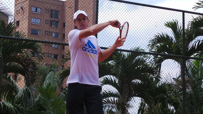 Alejandro González no pudo con Simon y cayó en segunda ronda de Roland Garros. 1 Alejandro Gonzalez 2 Copiar2