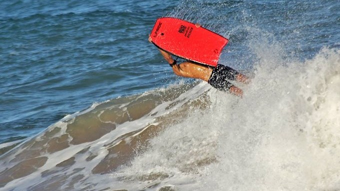 Villegas en repechaje para llegar a la final de Surf en Juegos de Playa de Venezuela. 1 Ruben Villegas Copiar1