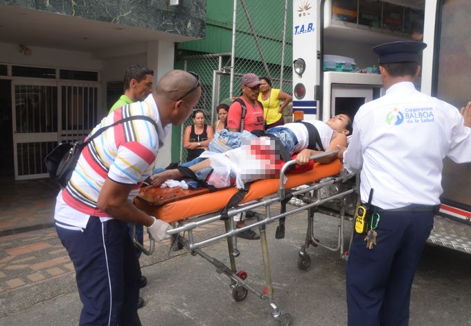 Dos personas heridas en choque entre moto y camioneta en la vía a ...