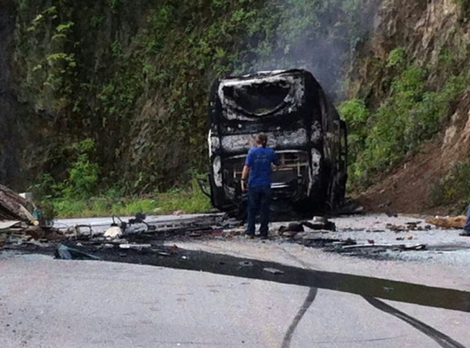 Bus de Coonorte quemado por el frente 36 de las farc. Foto: Cortesía