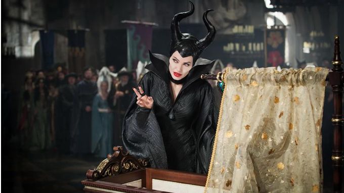 FOTOS: No te pierdas a Maléfica en toalla… Con todo y cuernos