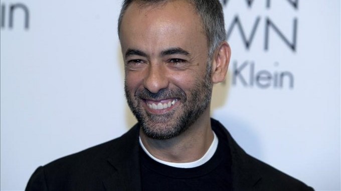 Calvin Klein Collection apuesta por una mujer plástica en colección crucero