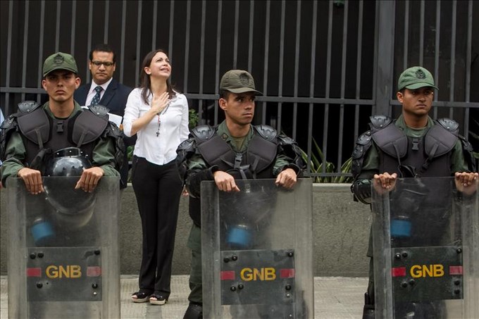 La exdiputada opositora venezolana María Corina Machado asiste a la sede de la Fiscalía en el centro de Caracas (Venezuela). EFE