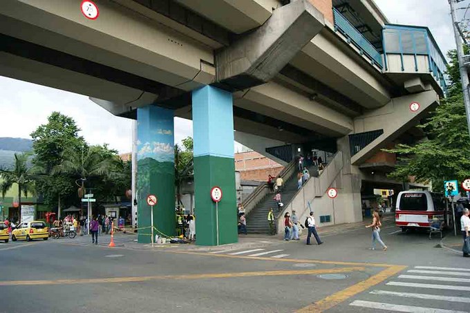 arte urbano metro medellin