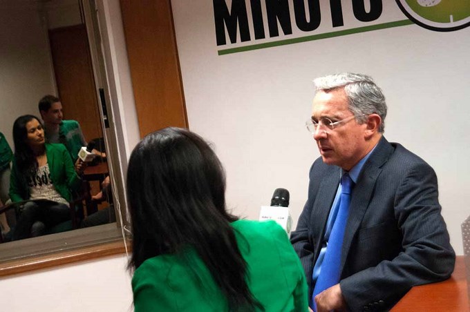 "Que esta elección sea una elección de conciencia, no de plata" Alvaro Uribe 12 fotografia