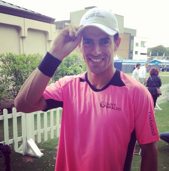 Santiago Giraldo se viste de rosa en honor a Nairo Quintana. 2 Foto Santi Giraldo - Colsanitas
