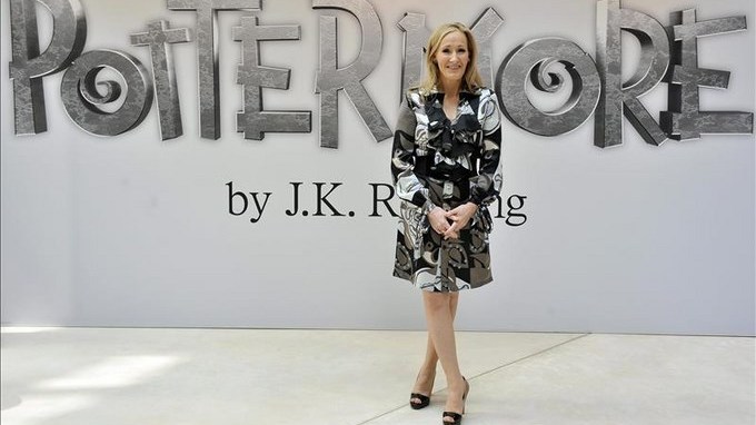 J.K Rowling resucita a Harry Potter siete años después de la última entrega
