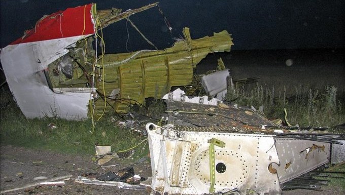 El lugar de la catástrofe, un inmenso campo sembrado de cadáveres y chatarra