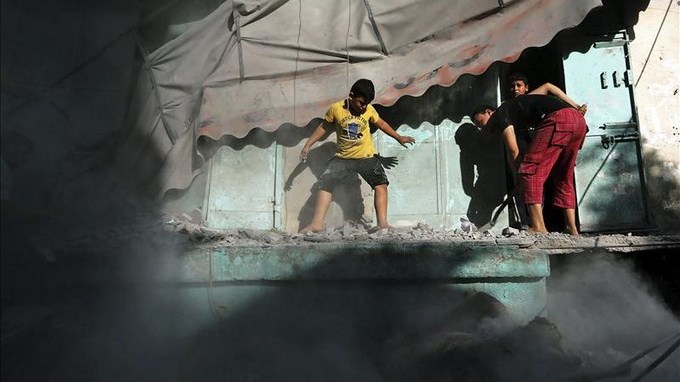 Once muertos, cinco de ellos niños, en un ataque contra un edificio en Gaza
