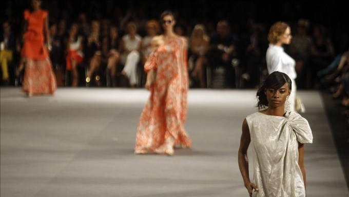 La mujer viajera de Johanna Ortiz cerró las pasarelas de Colombiamoda 2014