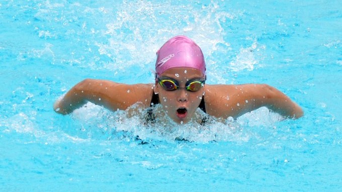 La natación carreras juvenil paisa a competencias en Palmira.