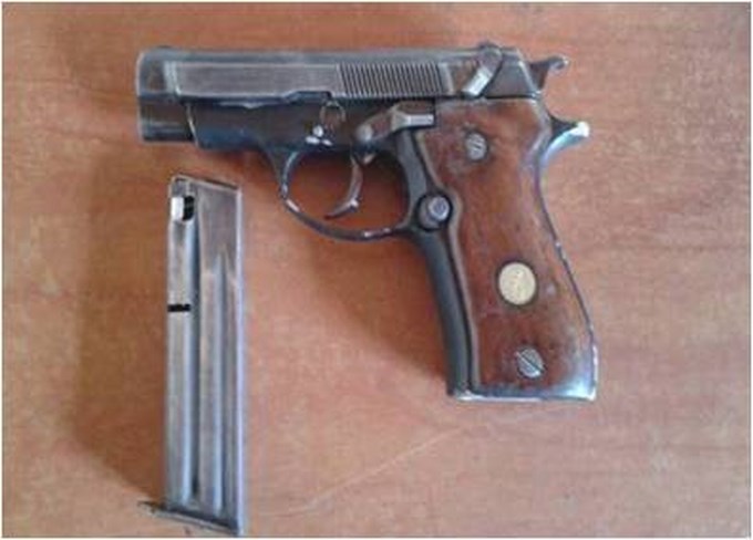 Aprehendidos dos menores de la banda “Los caleños” en poder de una Mini Uzi y una Pistola 4 Foto PoliAntioquia