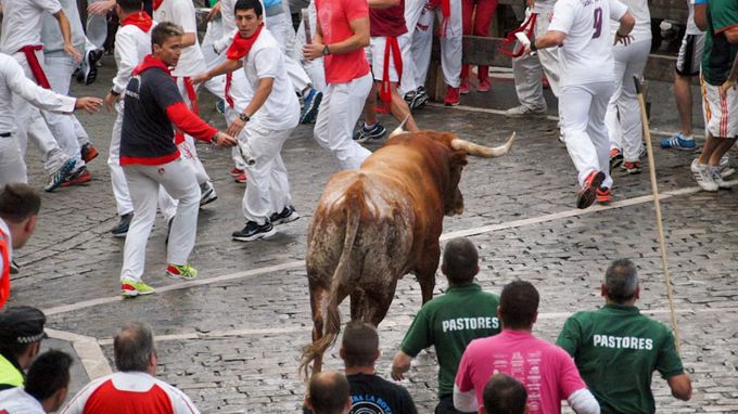 EN VIDEO: Miedo en el último encierro de Sanfermín. Tres heridos por asta de toro