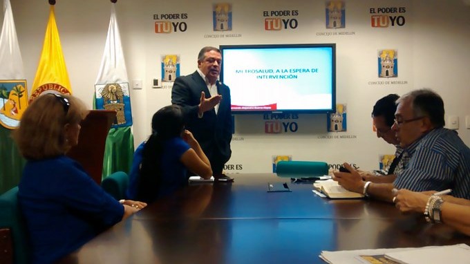 Con la caída de la fachada de la Biblioteca España cayó la fachada de quienes la impusieron: Guerra