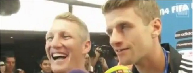 ‘Broma’ pesada de Thomas Müller a una periodista colombiana. Video