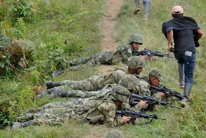 Durante las incursiones militares, realizadas esta madrugada, se produjo asimismo a la detención de 20 integrantes de estos grupos armados. EFE