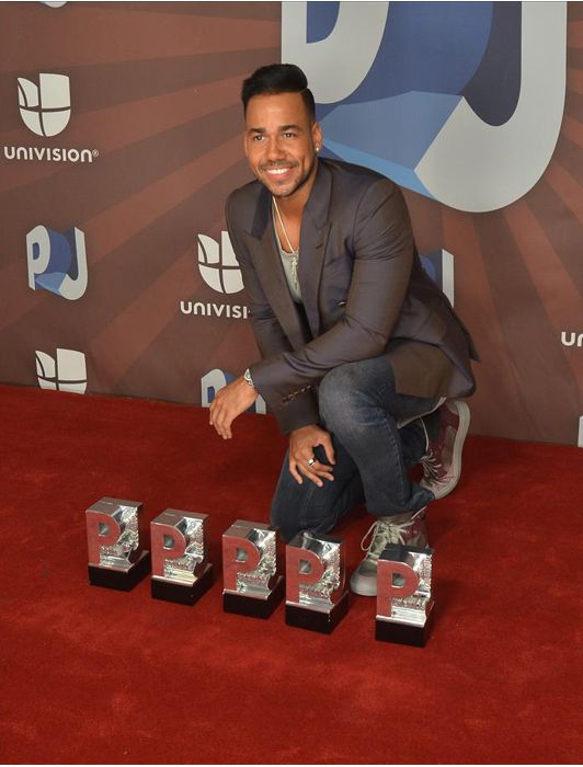 Romeo Santos posa a su llegada a la gala de entrega de los Premios Juventud celebrados, en Miami, Florida. EFE