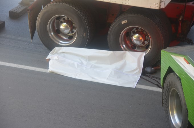 Motociclista murió bajo las llantas de una tractomula en Copacabana. Fotos 13 Foto: Guillermo Naranjo