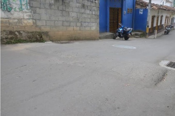 Resalto sin demarcación en Barbosa. Foto: Guillermo Naranjo