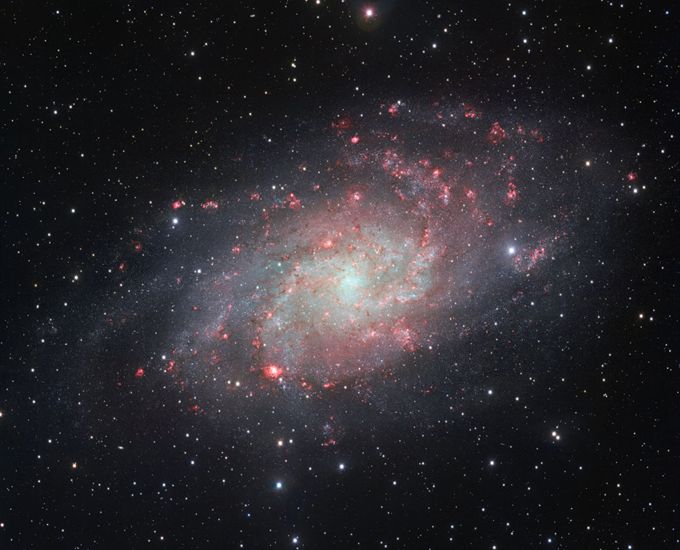 El telescopio europeo VST instalado en Chile ha obtenido por vez primera una imagen detallada de la galaxia Messier 33