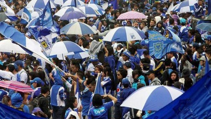 En video enfrentamiento de hinchas de Millonarios con la policía peruana.
