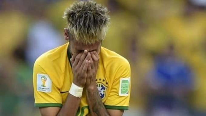 En video Neymar humilla a Robinho haciendo Freestyle.