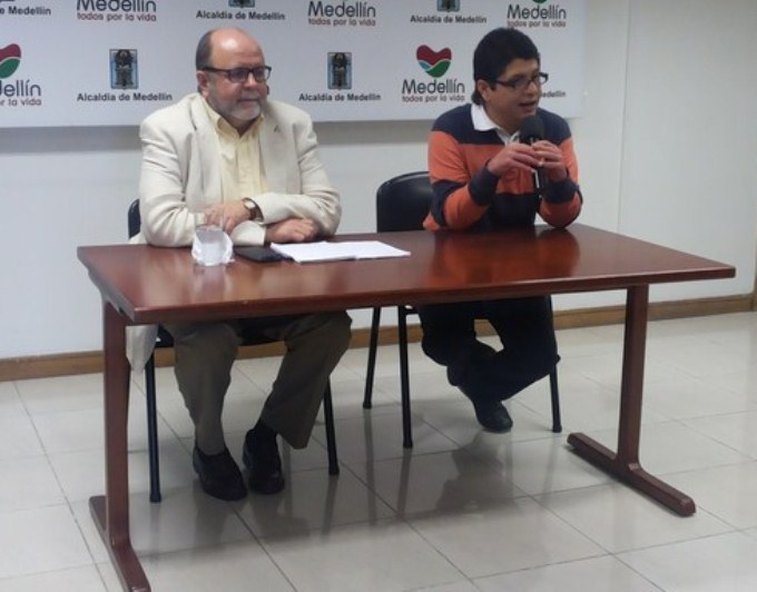 En la foto: Alberto García Ferrer, secretario general de la Asociación de Televisiones Educativas y Culturales Iberoamericanas, y Waldir Ochoa Guzmán, gerente de Telemedellín.