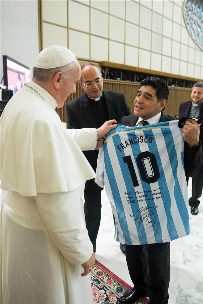 papa francisco recibe camiseta argentina
