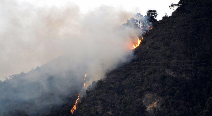 Se registra grave incendio en cerros orientales de Bogotá. Foto