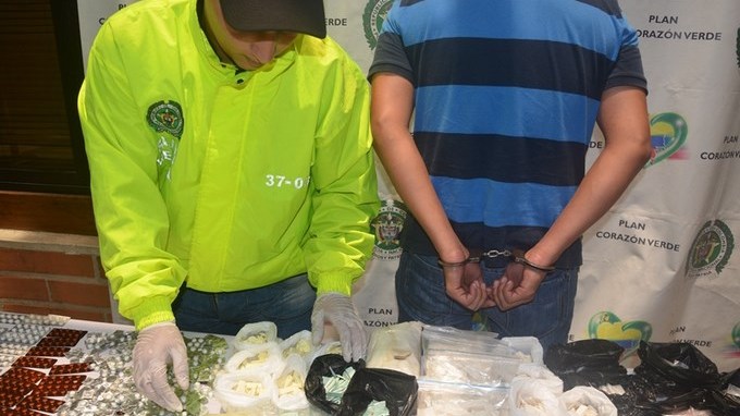 Fotos y video: Cayeron dos integrantes de una ‘Convivir’ en el centro de Medellín