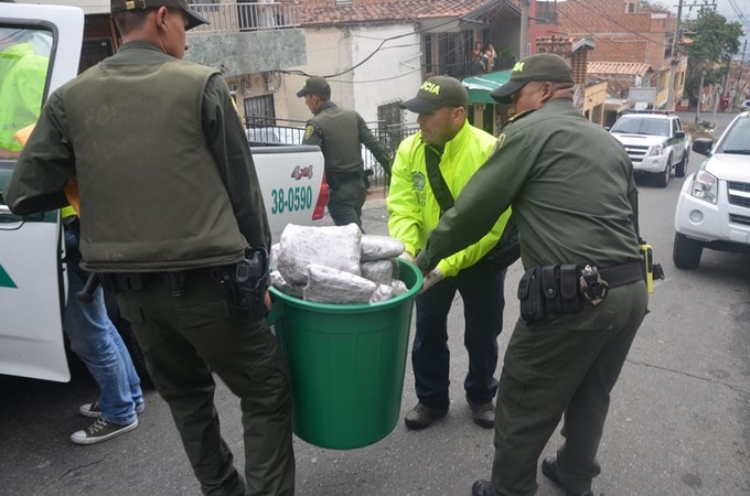 En fotos y video: Capturados cuatro miembros de una familia en Campo Valdés por microtráfico 4 Foto: Cortesía Policía Metropolitana