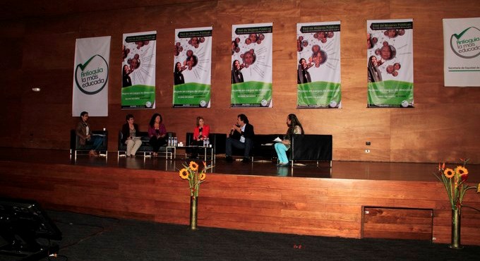 En Antioquia educar bien a las niñas ayuda a construir una sociedad digna y libre 1 Sergio Fajardo en el Encuentro Departamental Red de Mujeres P%C3%BAblicas 2 Copiar1
