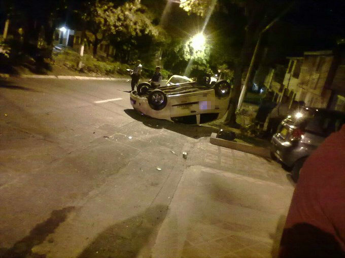 En fotos: Conductor en estado de embriaguez hizo volcar un taxi en Bello 3 Foto: Cortesía