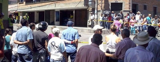 Atropellado adulto mayor por carro de 'INTERASEO' en San Antonio de Prado. Fotos 1 accidente 2 Copiar2