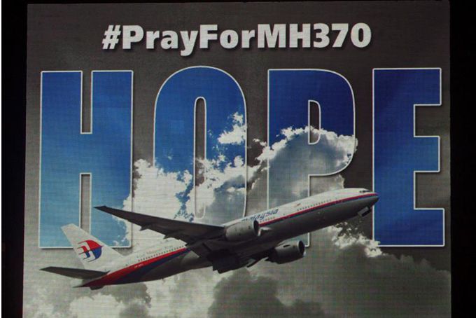 Imagen de una composición fotográfica del vuelo desaparecido de Malaysian Airlines MH370. EFE