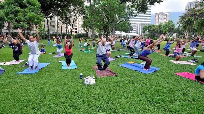 En Bogota estudiantes de Colegios públicos intentaran batir “Guinness Récord” 1 yoga en la estancia Copiar1