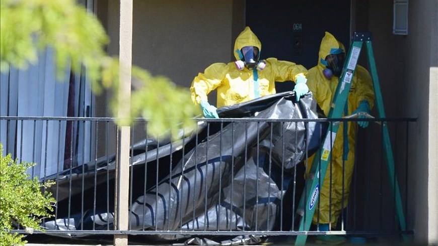 Funcionarios descontaminan el apartamento del enfermo de ébola Thomas Eric Duncan en Dallas, Texas (EE.UU.). EFE/Archivo