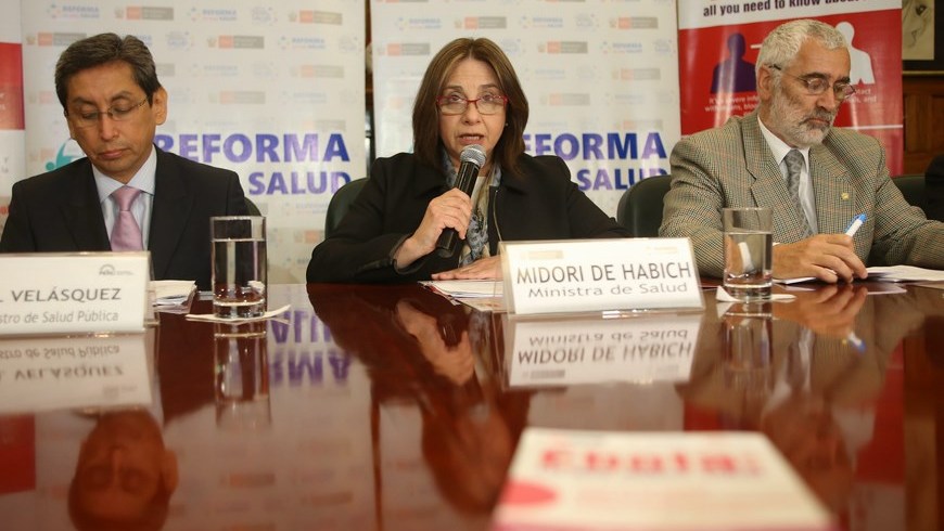 Representante de la Organización Mundial de la Salud ( OMS), asisten a una conferencia de prensa en Lima (Perú). EFE