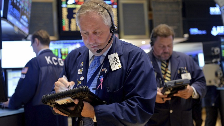En la imagen, agentes de cambio y bolsa trabajan en el parqué de Nueva York, Estados Unidos. EFE/Archivo