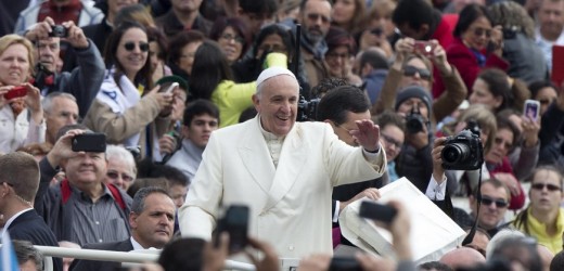El papa pide afrontar las tensiones entre inmigrantes y residentes en ciudades