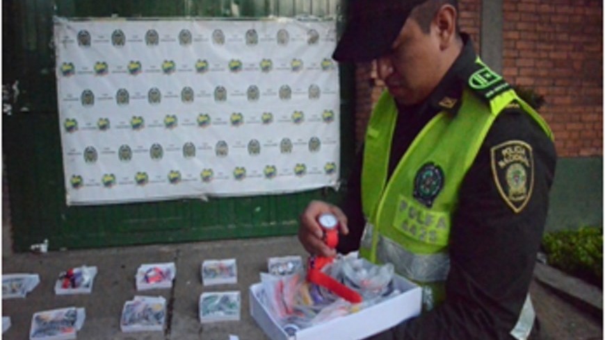 En Medellín decomisaron 2.295 relojes de contrabando 2 Foto: Policía Fiscal y Aduanera